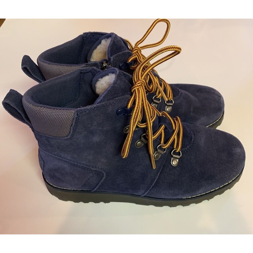 UGG $90 Kids Hiking Boots US Size 4 Sherpa Lining Water Proof  Navy Hilmar EUC - Picture 4 of 9